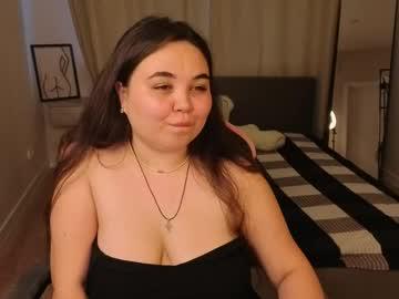 Watch mollyxdream performing live on BoomCams free cam network