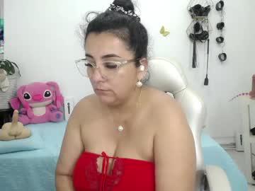 Watch mom_17 performing live on BoomCams free cam network