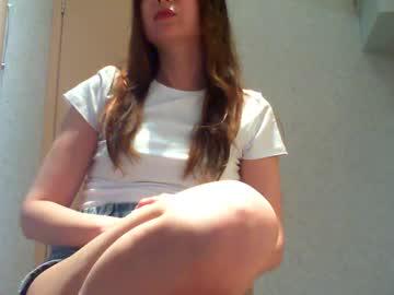Watch momentbeforedown performing live on BoomCams free cam network