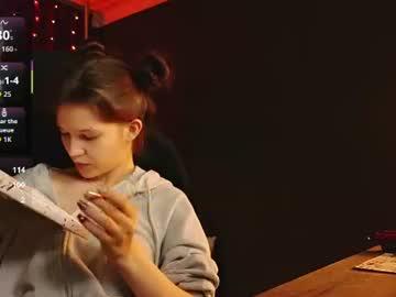 Watch moonberry_yi performing live on BoomCams free cam network