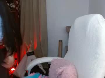 Watch moonlady_ performing live on BoomCams free cam network