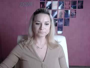 Watch moonsusanna performing live on BoomCams free cam network
