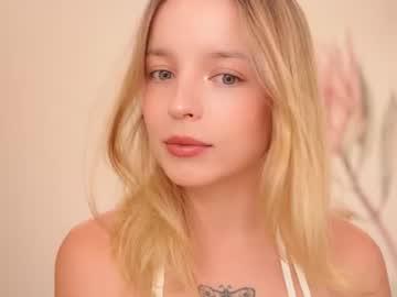 Watch my_mia_ performing live on BoomCams free cam network