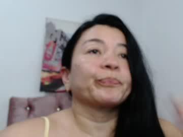 Watch naturally_mature performing live on BoomCams free cam network