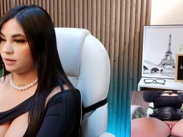 Watch naugthyelli performing live on BoomCams free cam network