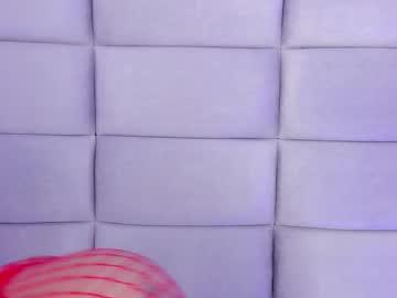 Watch niaafox performing live on BoomCams free cam network