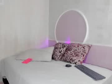 Watch nicolee_blair performing live on BoomCams free cam network