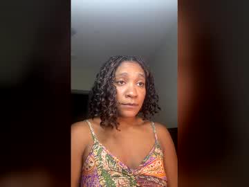 Watch nicolemoon7 performing live on BoomCams free cam network