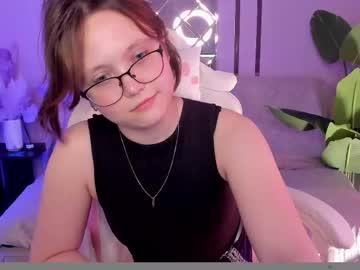 Watch nikavibe18 performing live on BoomCams free cam network