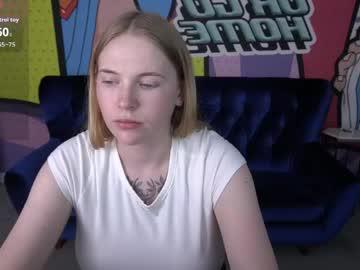 Watch nikkyreyyy performing live on BoomCams free cam network