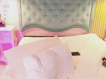 Watch ninaavelvett performing live on BoomCams free cam network