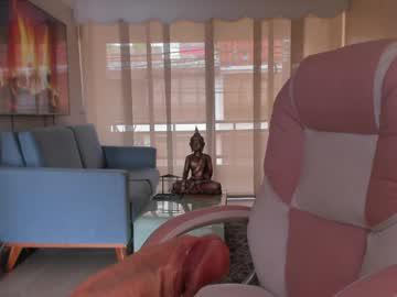Watch noemibcnz performing live on BoomCams free cam network