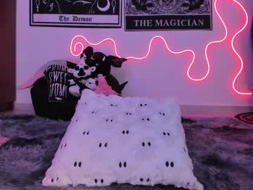 Watch norenoub_ performing live on BoomCams free cam network