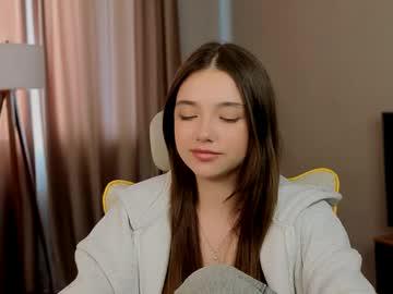 Watch nutshellz performing live on BoomCams free cam network