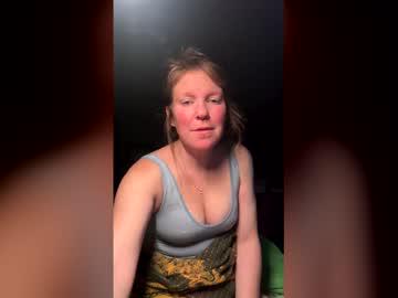 Watch okaybabe222 performing live on BoomCams free cam network