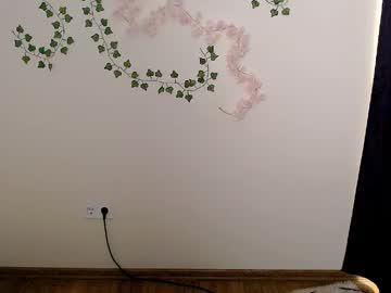 Watch olivia_red_ performing live on BoomCams free cam network