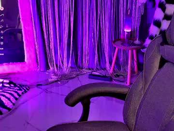 Watch oliviamcclean performing live on BoomCams free cam network