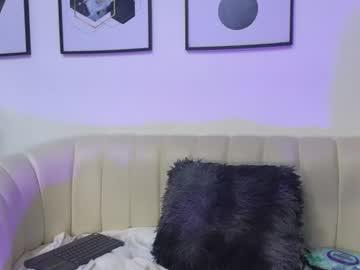 Watch orianaparra_ performing live on BoomCams free cam network