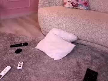 Watch pearlplenty performing live on BoomCams free cam network