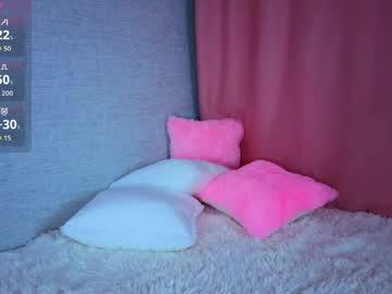 Watch pearly_peach_ performing live on BoomCams free cam network