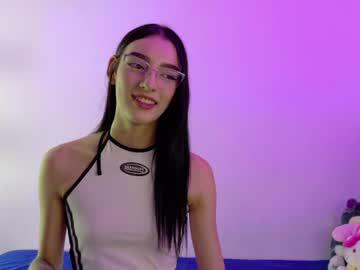 Watch petiite_aliice performing live on BoomCams free cam network