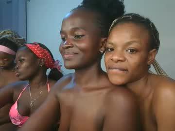 Watch petite_luxe performing live on BoomCams free cam network