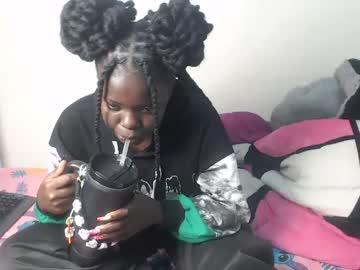 Watch petitebeautyy performing live on BoomCams free cam network