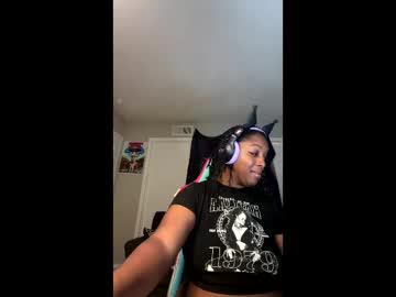 Watch phatjuicypeach performing live on BoomCams free cam network