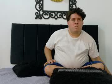 Watch pinkqueen23 performing live on BoomCams free cam network
