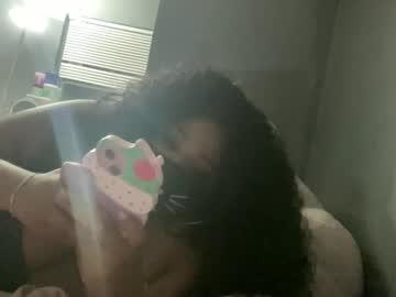 Watch plushiedollxoxo performing live on BoomCams free cam network