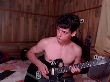 Watch powertwinky performing live on BoomCams free cam network