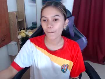 Watch pussiswet_xx performing live on BoomCams free cam network