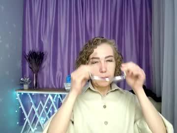 Watch queen_a_n_i performing live on BoomCams free cam network