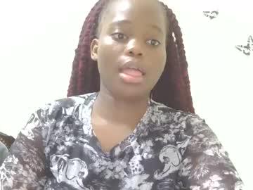 Watch queen_poppy performing live on BoomCams free cam network