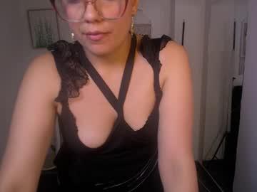 Watch queenrose94 performing live on BoomCams free cam network