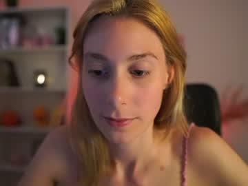 Watch rachelmoore18 performing live on BoomCams free cam network