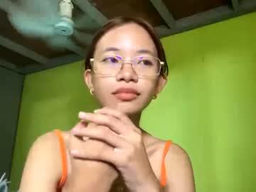 Watch raeleneslotkin performing live on BoomCams free cam network