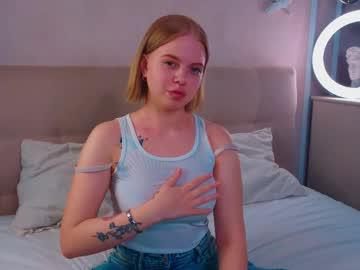 Watch rebeccacruze performing live on BoomCams free cam network