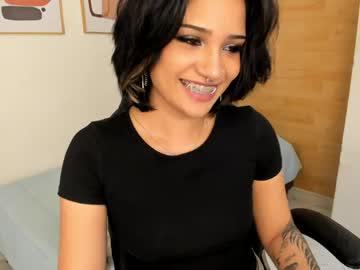 Watch renee_shelby_ performing live on BoomCams free cam network