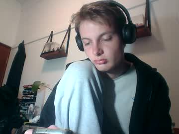 Watch reynhardt performing live on BoomCams free cam network