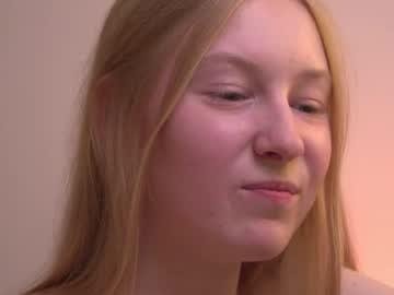 Watch rinavvi performing live on BoomCams free cam network