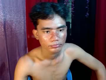 Watch roianboyyy performing live on BoomCams free cam network