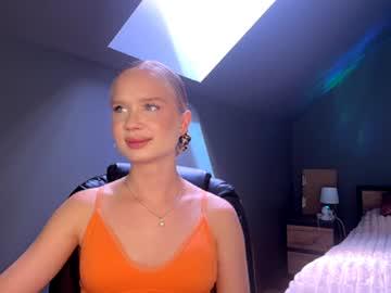 Watch roseslorens performing live on BoomCams free cam network