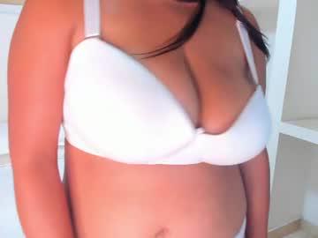 Watch roxanaboobs performing live on BoomCams free cam network