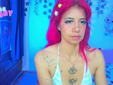 Watch roxanbunny performing live on BoomCams free cam network