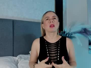 Watch roxxyfiore performing live on BoomCams free cam network