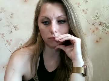 Watch roxyfox18x01 performing live on BoomCams free cam network