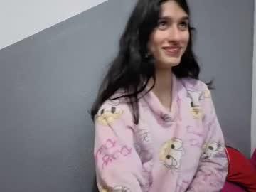 Watch safiro_queen performing live on BoomCams free cam network