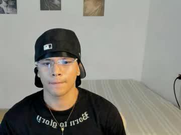 Watch sant_wahlberg performing live on BoomCams free cam network