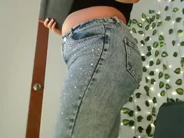 Watch sara_blue22 performing live on BoomCams free cam network